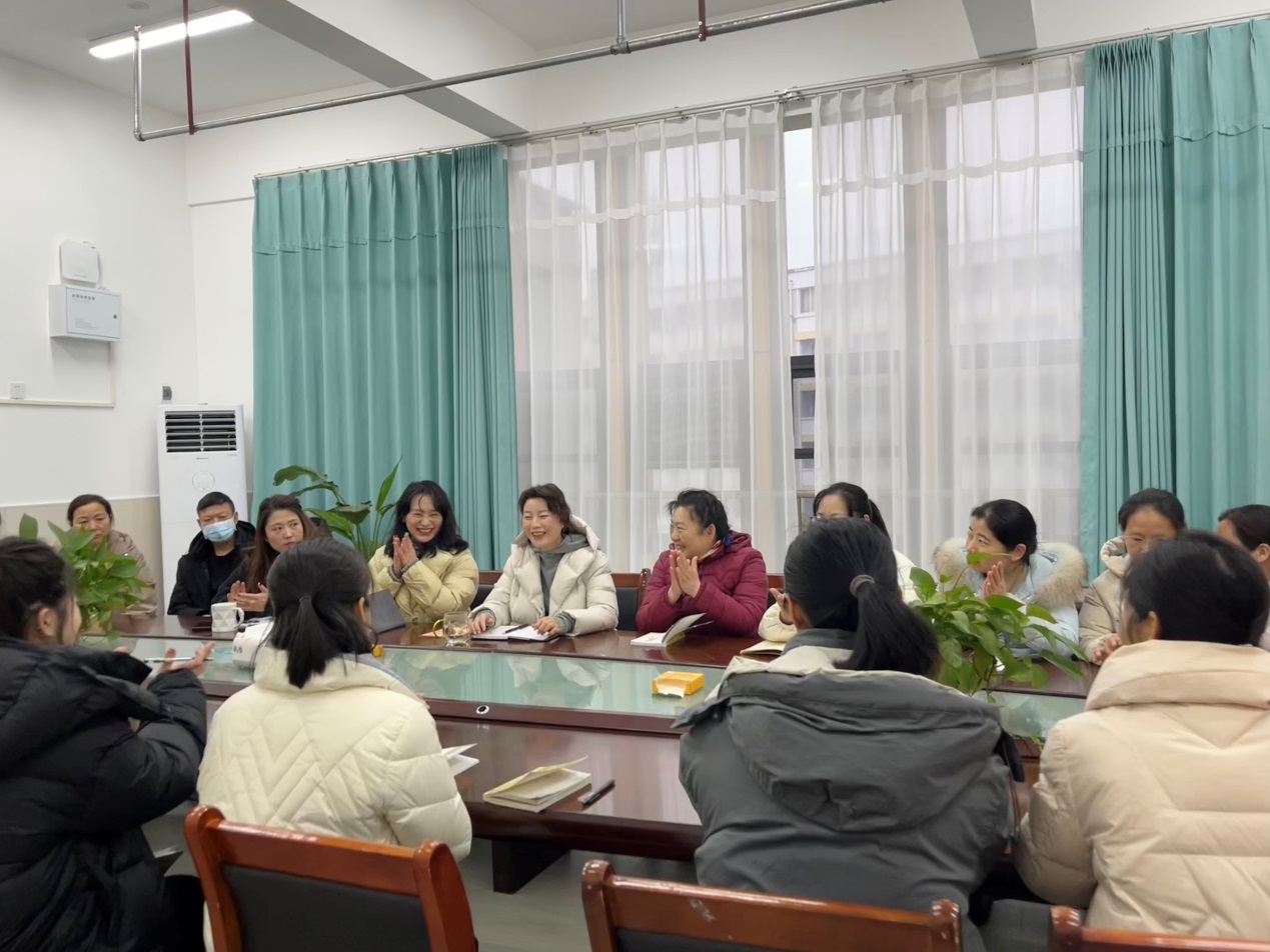 龙行龘龘谱新篇前程朤朤向未来——信阳师范