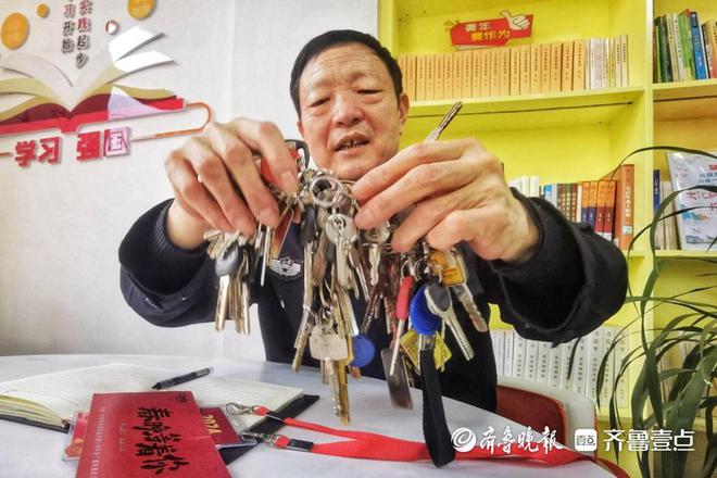 安顿好老人们他才能放心去春晚！青岛最美民警马怀龙不忘初心(图1)