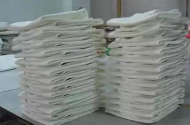 压滤机的滤布有许多不同的材质比方涤纶滤布、丙纶等等(图1)